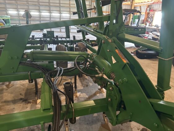 2004 John Deere 2210 - Image 10