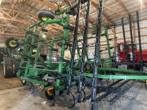 2004 John Deere 2210 - Image 7