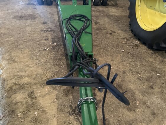 2004 John Deere 2210 - Image 11