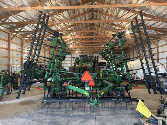 2004 John Deere 2210 - Image 4