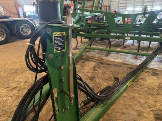 2004 John Deere 2210 - Image 12