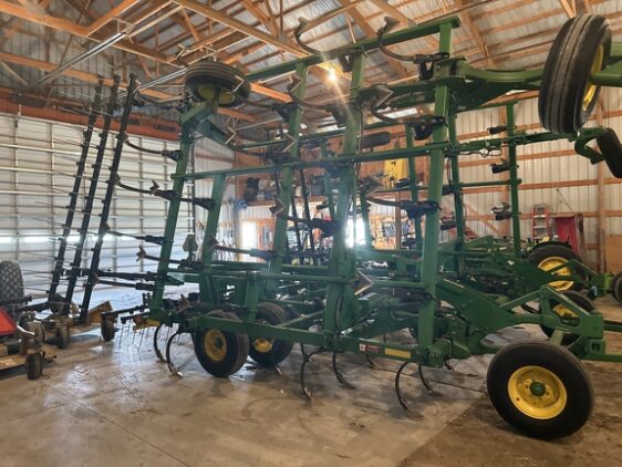 2004 John Deere 2210 - Image 20