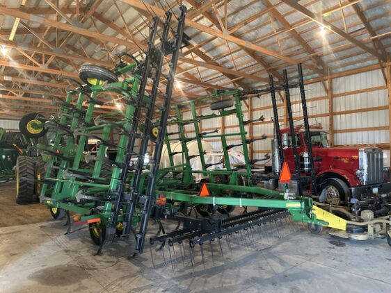 2004 John Deere 2210 - Image 6