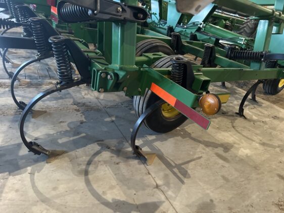 2004 John Deere 2210 - Image 26