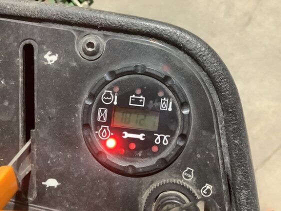 2013 John Deere 2500E - Image 3