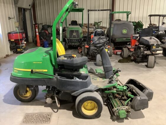 2013 John Deere 2500E - Image 2