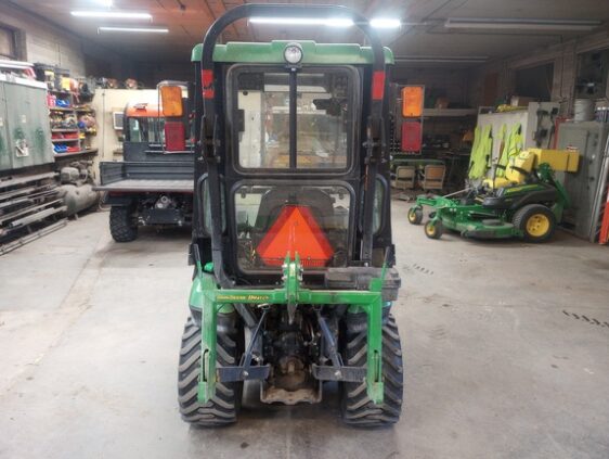 2015 John Deere 1025R - Image 4