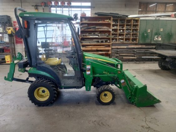 2015 John Deere 1025R - Image 7