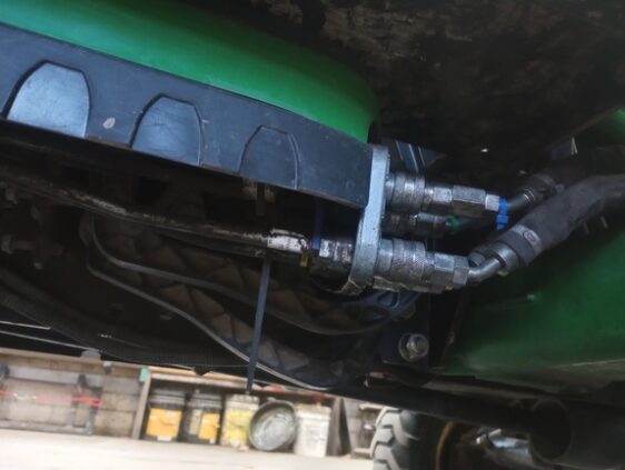 2015 John Deere 1025R - Image 31