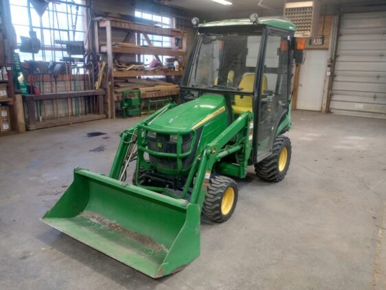 2015 John Deere 1025R
