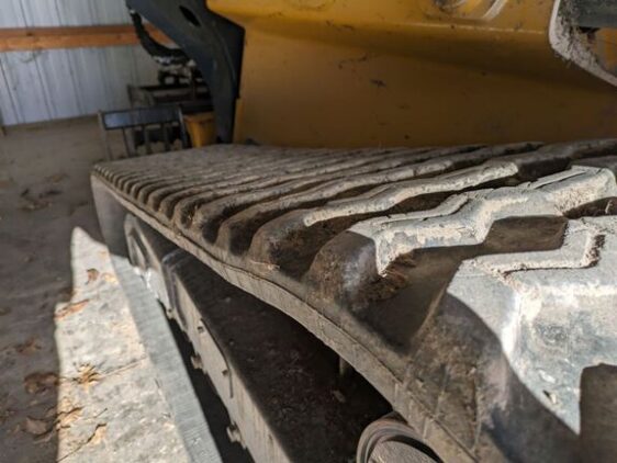 2018 John Deere 333G - Image 4