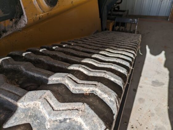 2018 John Deere 333G - Image 15