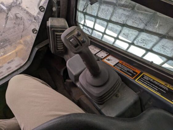 2018 John Deere 333G - Image 6