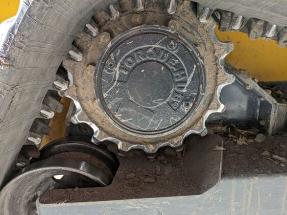2018 John Deere 333G - Image 14
