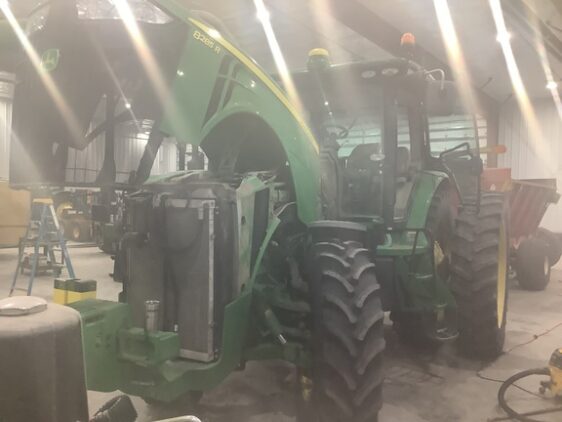 2012 John Deere 8285R - Image 2