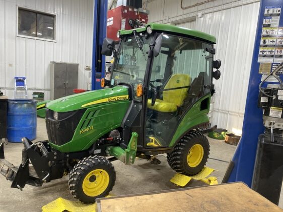 2020 John Deere 1025R - Image 3