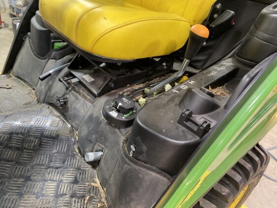 2020 John Deere 1025R - Image 10