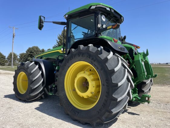 2023 John Deere 8R 370 - Image 4