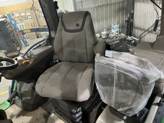 2023 John Deere 8R 370 - Image 21