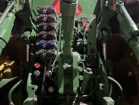 2023 John Deere 8R 370 - Image 17