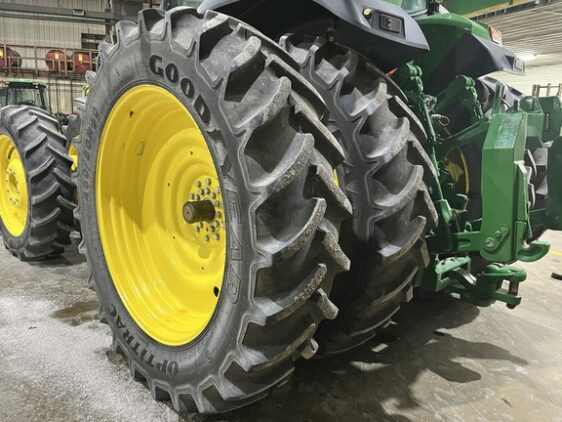 2023 John Deere 8R 370 - Image 16