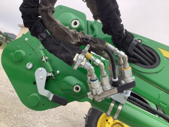 2022 John Deere 620R - Image 4
