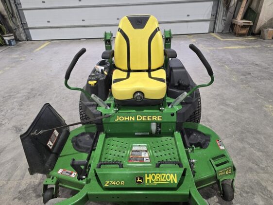 2020 John Deere Z740R - Image 9