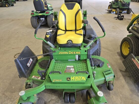 2020 John Deere Z740R - Image 14