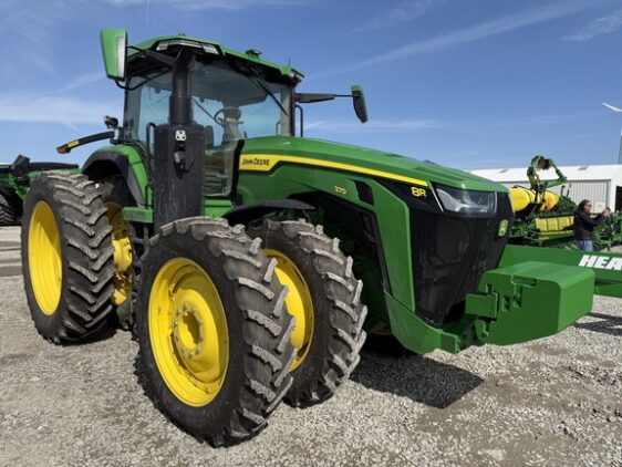 2023 John Deere 8R 370 - Image 2