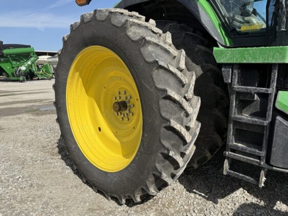 2023 John Deere 8R 370 - Image 16