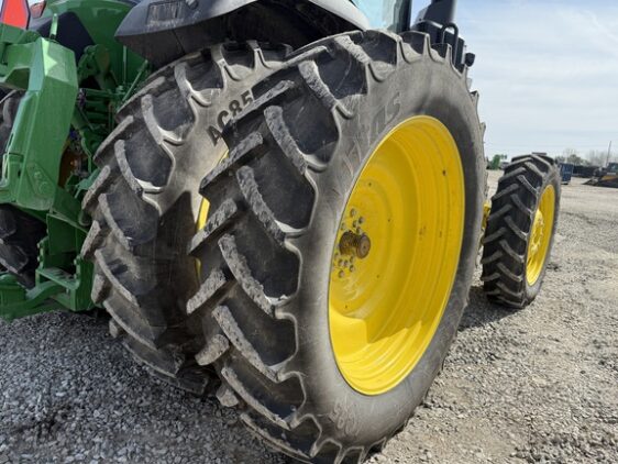 2023 John Deere 8R 370 - Image 17