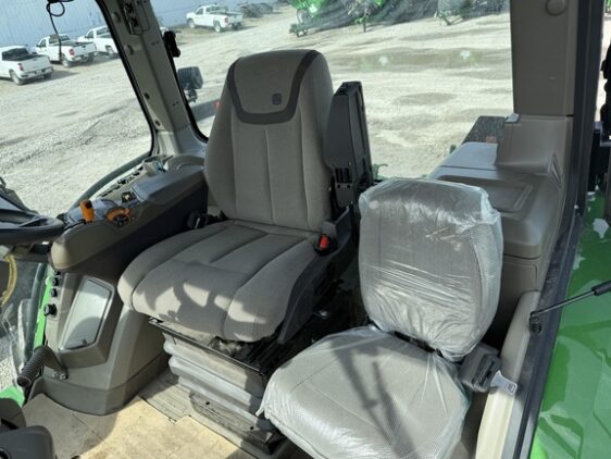 2023 John Deere 8R 370 - Image 29