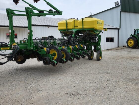 2023 John Deere 1775NT - Image 8