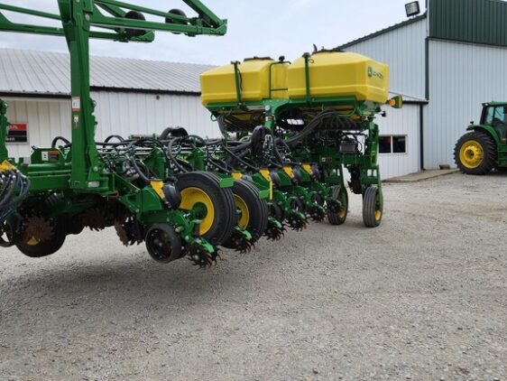 2023 John Deere 1775NT - Image 9