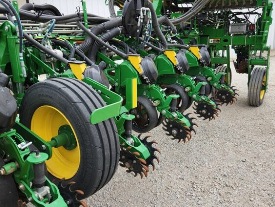 2023 John Deere 1775NT - Image 5