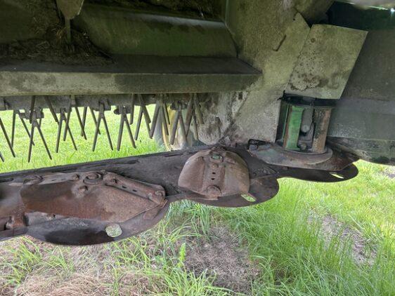 2010 John Deere 835 - Image 9