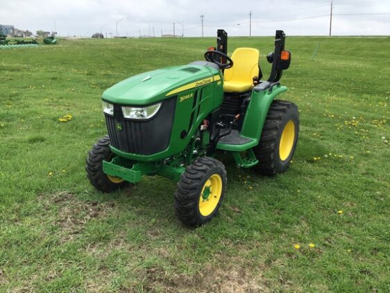 2022 John Deere 3046R - Image 5