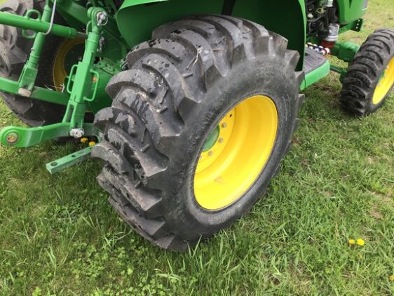 2022 John Deere 3046R - Image 11