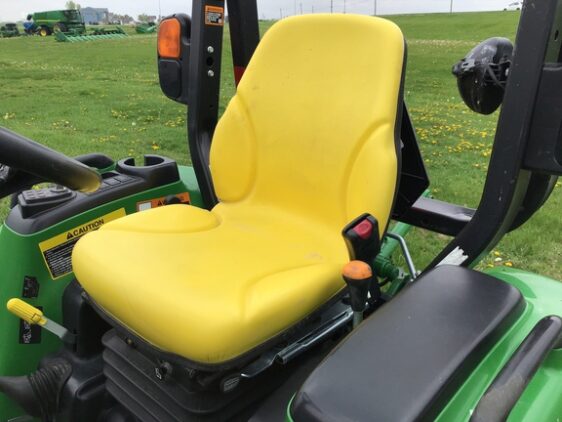 2022 John Deere 3046R - Image 15