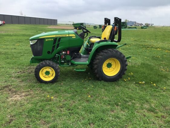 2022 John Deere 3046R - Image 4