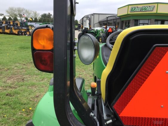 2022 John Deere 3046R - Image 9