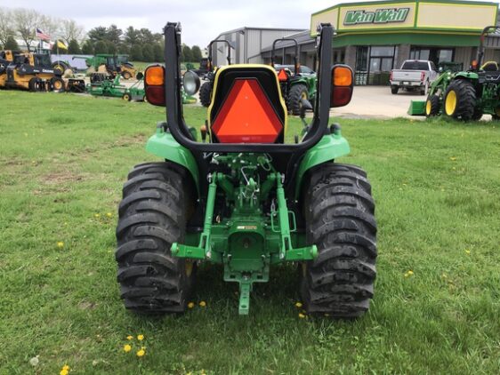 2022 John Deere 3046R - Image 7