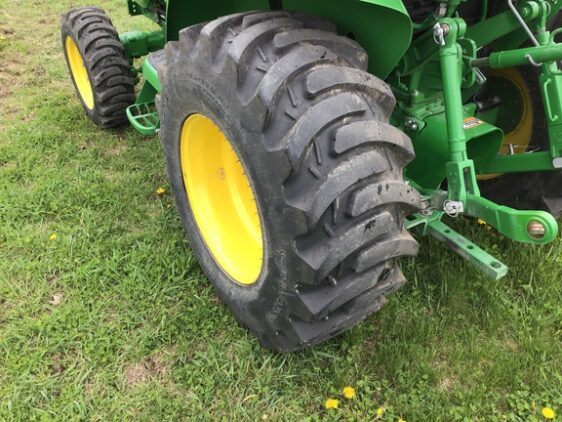 2022 John Deere 3046R - Image 10