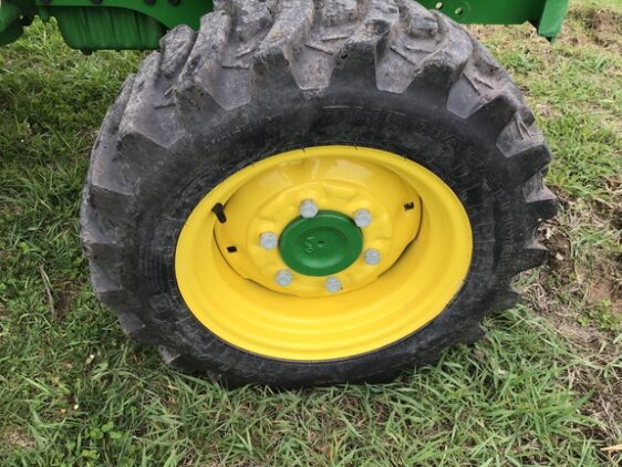 2022 John Deere 3046R - Image 12