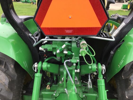 2022 John Deere 3046R - Image 16
