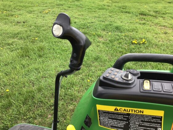 2022 John Deere 3046R - Image 17