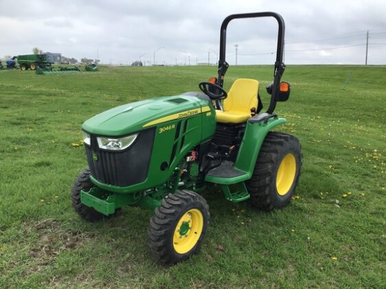 2022 John Deere 3046R - Image 2