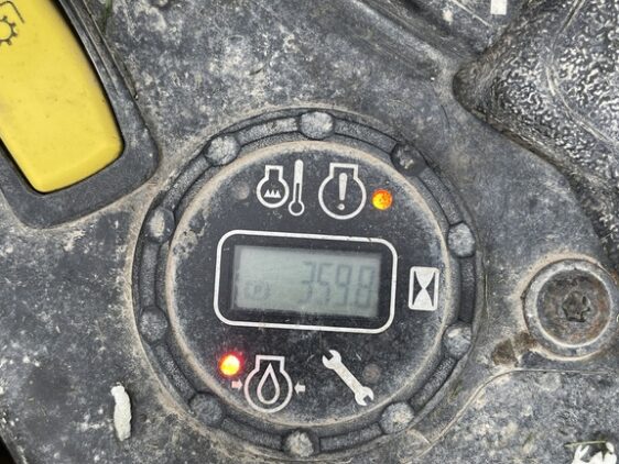 2014 John Deere Z930M EFI - Image 12