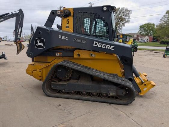 2021 John Deere 331G - Image 9