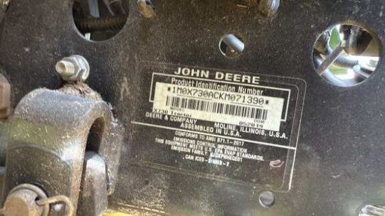 2019 John Deere X730 - Image 6